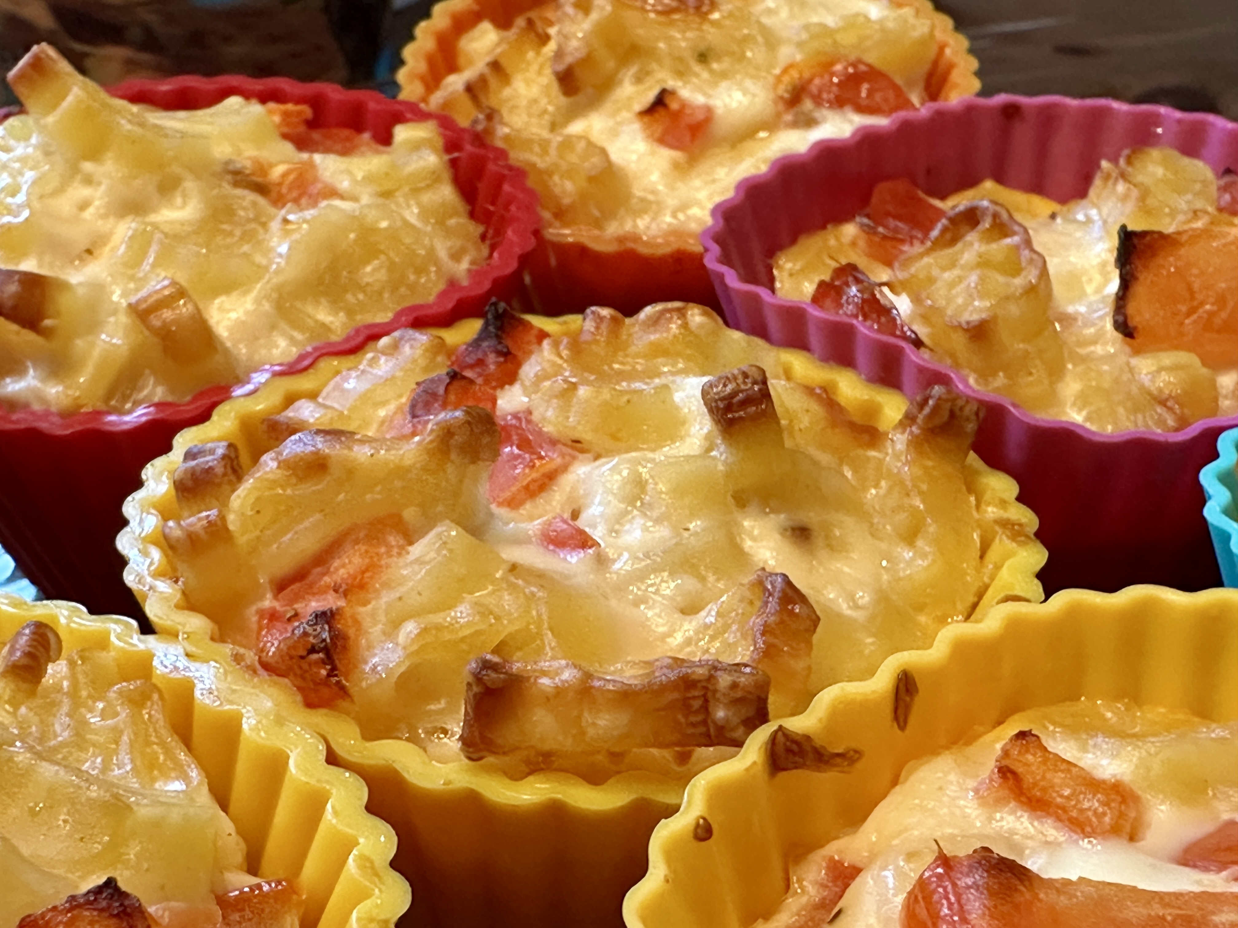 <i>Pasta-Muffins</i><i>Caprese</i>